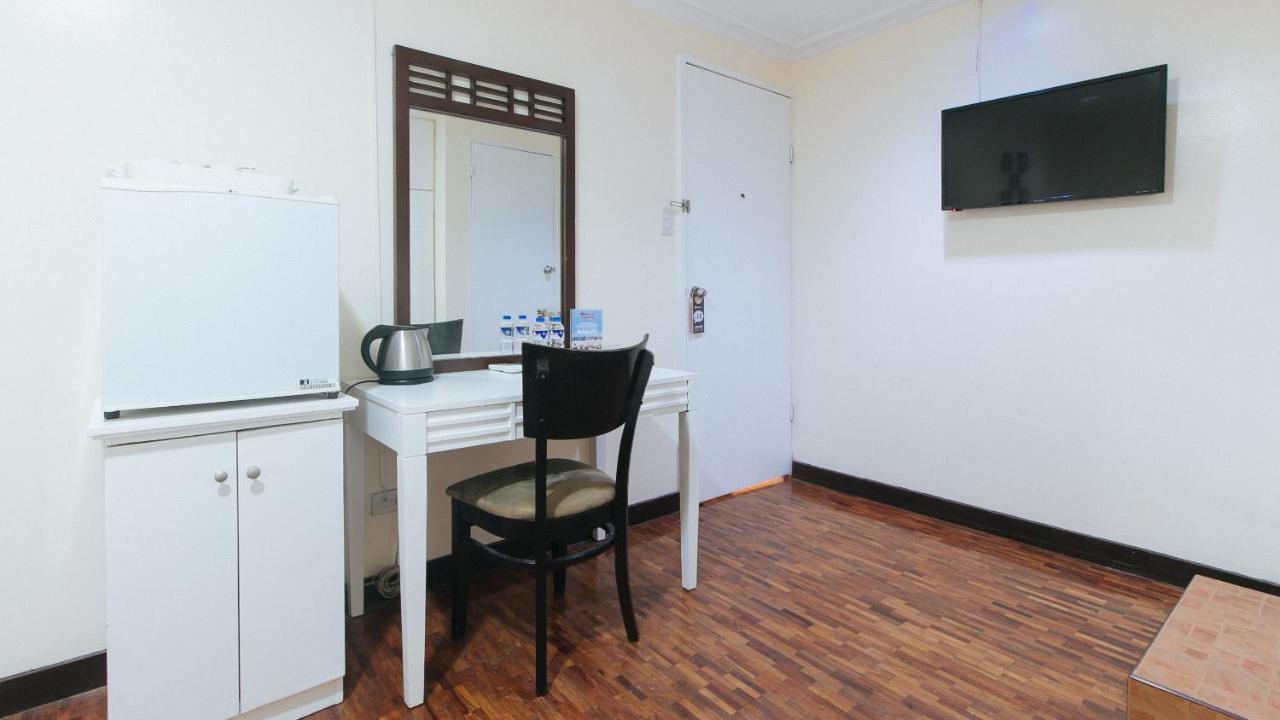 Reddoorz Premium Near Greenbelt Makati - Vaccinated Staff Makati City Exterior foto